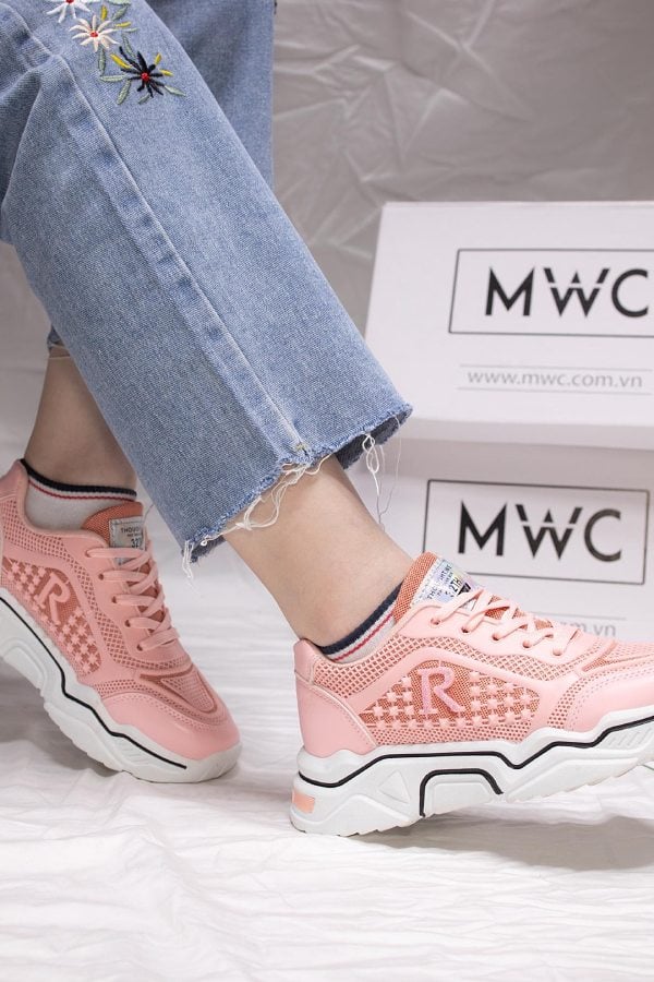 Giới thiệu về giày sneaker việt nam