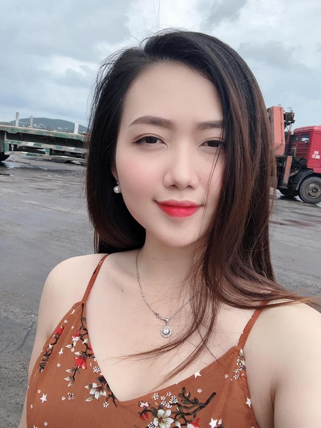 Cô gái thời tiết duyên dáng đa tài trên sóng truyền hình Cô gái thời tiết điệu đà đa tài trên sóng truyền hình