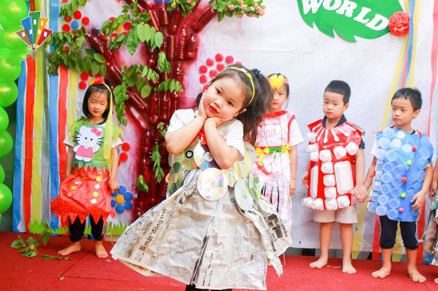 Thời trang giấy trẻ em: sáng tạo và bảo vệ môi trường